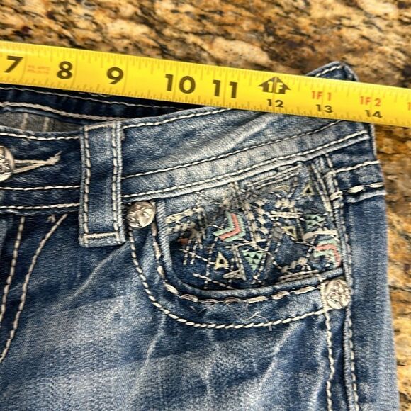 Miss Me Signature Cropped Low Rise Embroidered Jeans Capri Size 25 - Picture 6 of 8